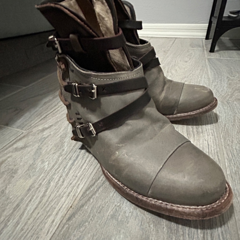 Women's FreeBird Crue Distressed Leather Ankle Boots - 8 - Picture 6 of 14